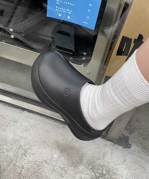 Vipoa（ヴィポア）の「VOLUME CLOGS SHOES（サンダル・レディース・ベージュ/ホワイト/ブラック・SMALL/MEDIUM/LARGE）」の16枚目の写真