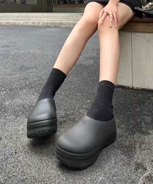 Vipoa（ヴィポア）の「VOLUME CLOGS SHOES（サンダル・レディース・ベージュ/ホワイト/ブラック・SMALL/MEDIUM/LARGE）」の18枚目の写真