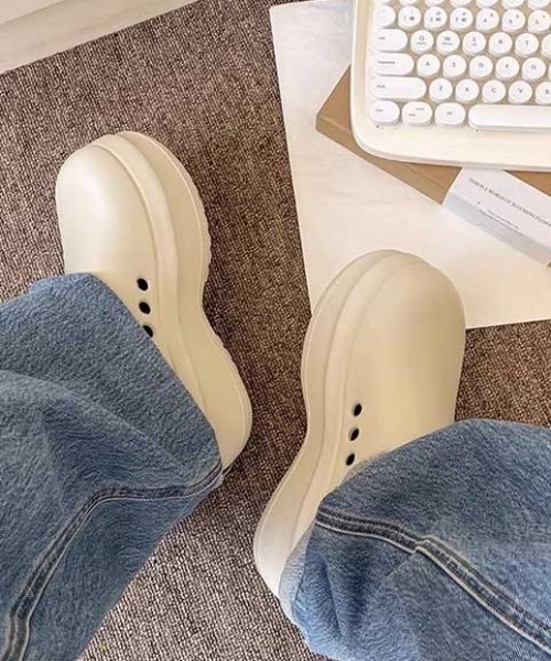 Vipoa（ヴィポア）の「VOLUME CLOGS SHOES（サンダル・レディース・ベージュ/ホワイト/ブラック・SMALL/MEDIUM/LARGE）」の20枚目の写真