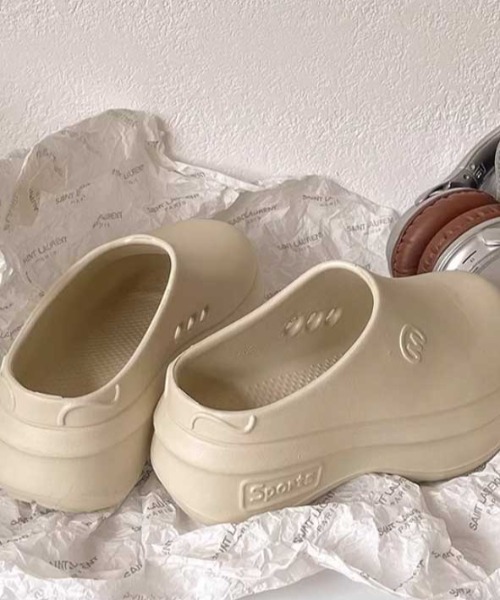 Vipoa(ヴィポア)の「VOLUME CLOGS SHOES(サンダル・レディース・ベージュ/ホワイト/ブラック・SMALL/MEDIUM/LARGE)」の22枚目の写真