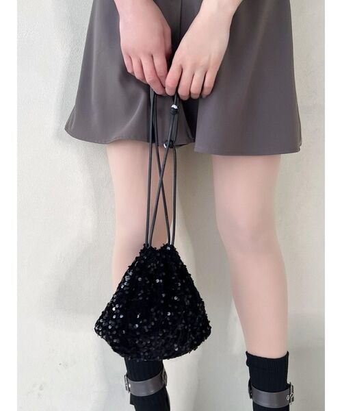 EATME(イートミー)の「スパンコール巾着バッグ(ハンドバッグ・レディース・シルバー/ブラック・FREE)」の6枚目の写真