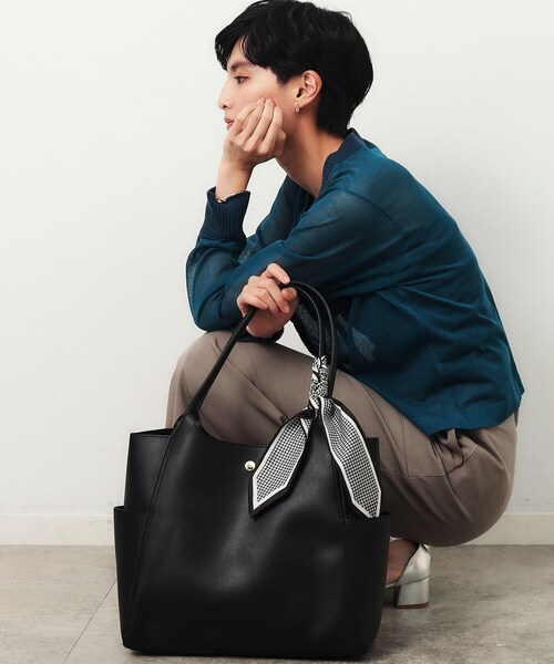 OPAQUE.CLIP(オペークドットクリップ)の「◆【A4サイズ対応】千鳥柄スカーフ付きトートバッグ(トートバッグ・レディース・チャコールグレー/ブラウン系その他/ブラック・00)」の4枚目の写真