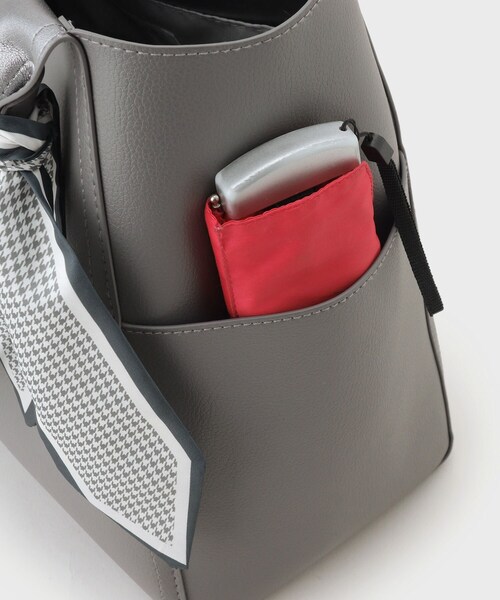 OPAQUE.CLIP(オペークドットクリップ)の「◆【A4サイズ対応】千鳥柄スカーフ付きトートバッグ(トートバッグ・レディース・チャコールグレー/ブラウン系その他/ブラック・00)」の13枚目の写真