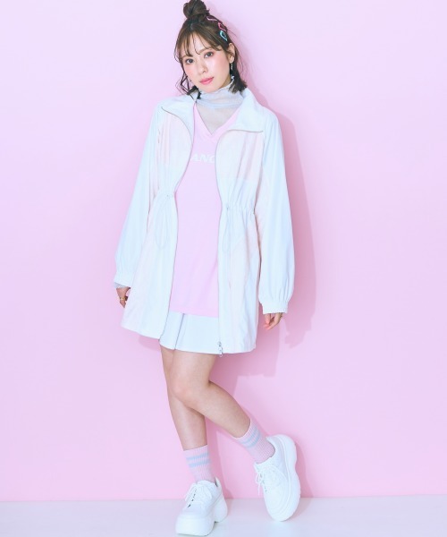 marun(マルン)の「<大きいサイズ> レースドッキングナイロンジャケット marun(ナイロンジャケット・レディース・ホワイト系/ブラック系・5L/4L/3L/LL/L)」の3枚目の写真