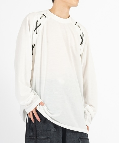 REGIEVO(レジエボ)の「【REGIEVO】レースアップ ラグランロンTee ロングスリーブTシャツ(Tシャツ/カットソー・メンズ・オフホワイト/ブラック・MEDIUM/LARGE)」の4枚目の写真