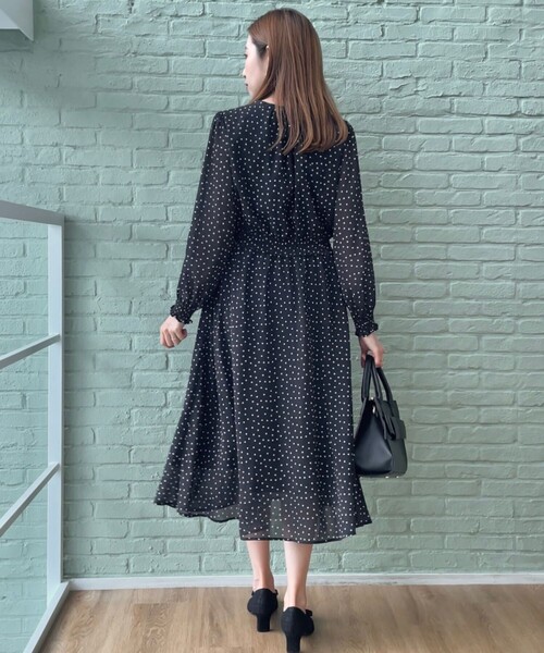 couture brooch（クチュールブローチ）の「【一枚で華やかにキマる】ドットフリルデザインワンピース（ワンピース・レディース・ブラック系/ブラウン系その他2・36/38/40/42）」の5枚目の写真