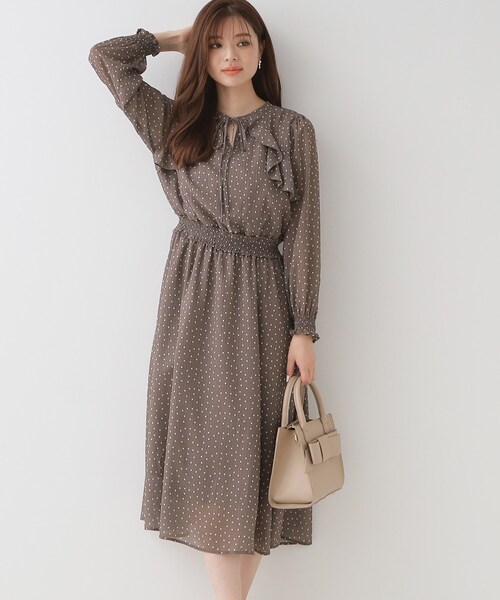 couture brooch（クチュールブローチ）の「【一枚で華やかにキマる】ドットフリルデザインワンピース（ワンピース・レディース・ブラック系/ブラウン系その他2・36/38/40/42）」の10枚目の写真