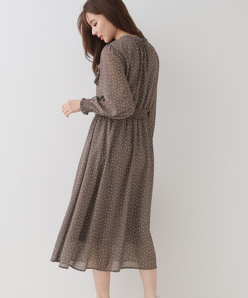 couture brooch（クチュールブローチ）の「【一枚で華やかにキマる】ドットフリルデザインワンピース（ワンピース・レディース・ブラック系/ブラウン系その他2・36/38/40/42）」の12枚目の写真
