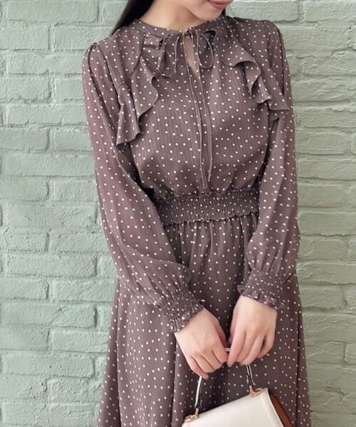 couture brooch（クチュールブローチ）の「【一枚で華やかにキマる】ドットフリルデザインワンピース（ワンピース・レディース・ブラック系/ブラウン系その他2・36/38/40/42）」の16枚目の写真