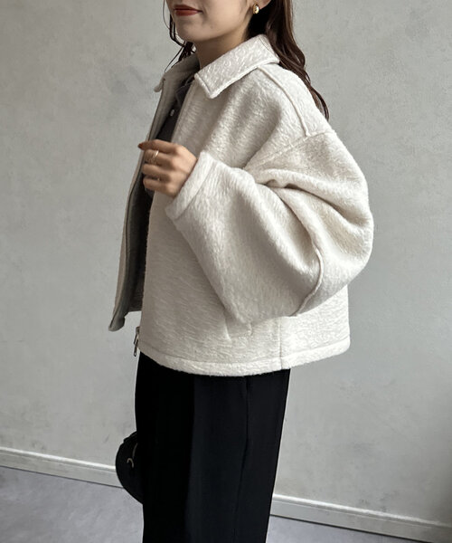Thevon(ゼボン)の「圧縮ブークレステンカラージップブルゾン(ブルゾン・レディース・チャコールグレー/ライトグレー/アイボリー・FREE)」の5枚目の写真