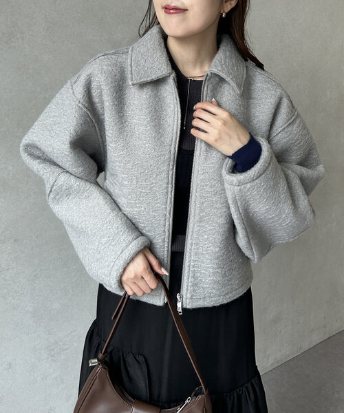 Thevon(ゼボン)の「圧縮ブークレステンカラージップブルゾン(ブルゾン・レディース・チャコールグレー/ライトグレー/アイボリー・FREE)」の16枚目の写真