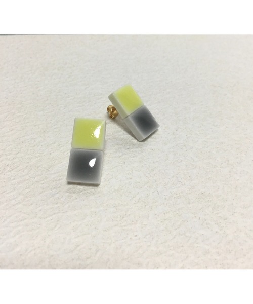 VIBGYOR(ヴィブジョー)の「【Le soleil】美濃焼 バイカラーピアス(MA)(ピアス(両耳用)・レディース・グリーン系その他/ベージュ系その他/イエロー系その他/ホワイト×ピンク/ブラック系その他・FREE)」の5枚目の写真
