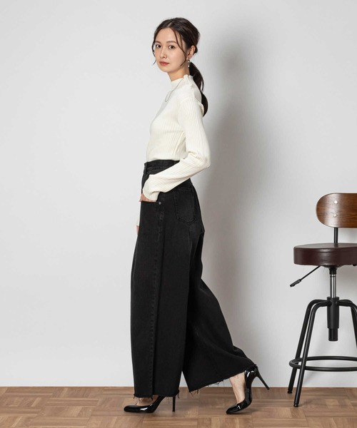 Right-on（ライトオン）の「タックバギーデニムパンツ（デニムパンツ・レディース・ブラック・S/M/L/XL）」の4枚目の写真