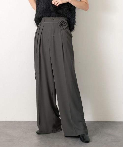 ad thie（アドティエ）の「バラモチーフ付き とろみワイドパンツ（スラックス・レディース・ブラック/グレー/ブラウン・FREE）」の17枚目の写真