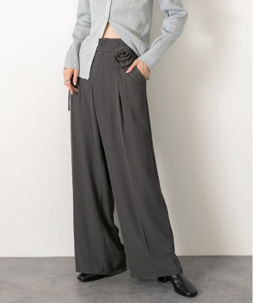 ad thie（アドティエ）の「バラモチーフ付き とろみワイドパンツ（スラックス・レディース・ブラック/グレー/ブラウン・FREE）」の22枚目の写真