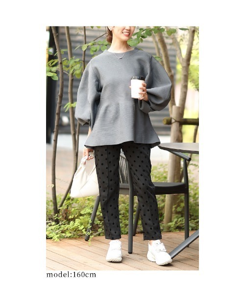 Sawa a la mode(サワアラモード)の「ボリューム袖ペプラムプルオーバートップス(Tシャツ/カットソー・レディース・チャコールグレー/ブラック/マスタード・FREE)」の21枚目の写真