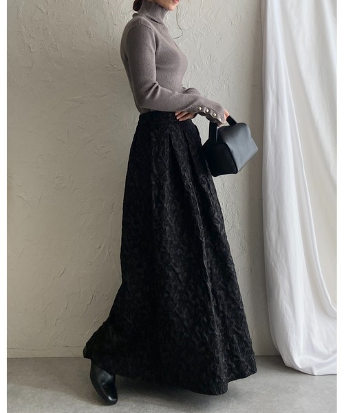 She's Closet（シーズクローゼット）の「ふくれジャガードAラインタックフレアロングジャンパースカートワンピース（ジャンパースカート・レディース・ブラック・FREE）」の2枚目の写真