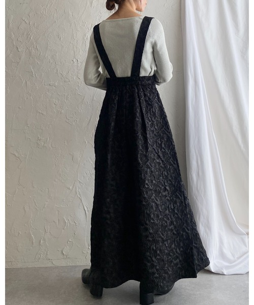She's Closet（シーズクローゼット）の「ふくれジャガードAラインタックフレアロングジャンパースカートワンピース（ジャンパースカート・レディース・ブラック・FREE）」の4枚目の写真