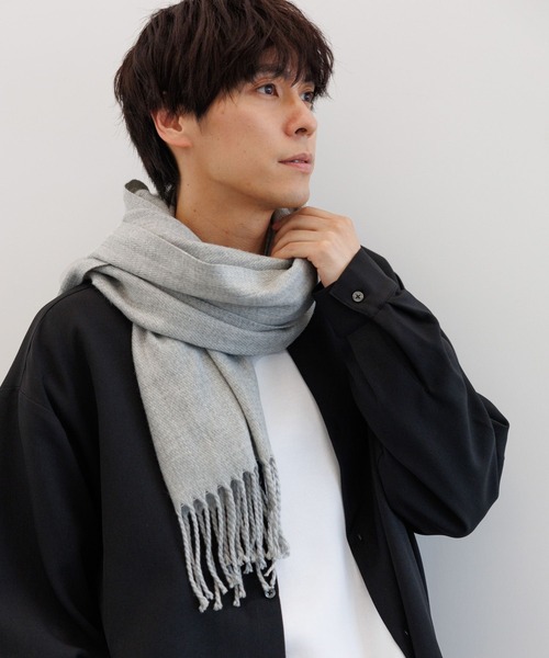 LAKOLE（ラコレ）の「カラバリ無地マフラー / 131443（マフラー・メンズ・ブラック/キャメル/ライトグレー・FREE）」の3枚目の写真