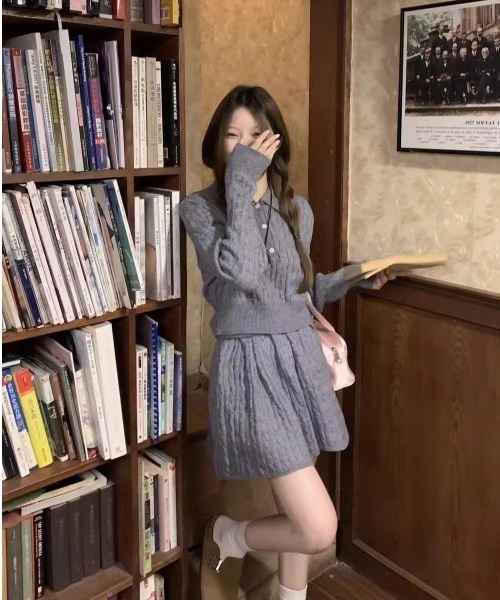 gossip!ロサンゼルス(ゴシップロサンゼルス)の「ケーブルニット ガーリーセットアップ(アンサンブル・レディース・オフホワイト/キャメル/ライトグレー/ダークグレー・FREE)」の2枚目の写真