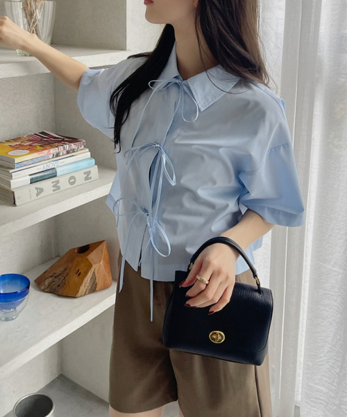 Ada.(エイダ)の「フロントリボン クロップド 半袖 ショート丈シャツ(シャツ/ブラウス・レディース・ライトブルー/カーキ・FREE)」の4枚目の写真