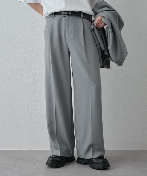 COLONY 2139（コロニートゥーワンスリーナイン）の「ドライスルーワイドスラックス（スラックス・メンズ・グレイッシュベージュ/ブラック/ネイビー/グレー・LARGE/MEDIUM）」の3枚目の写真