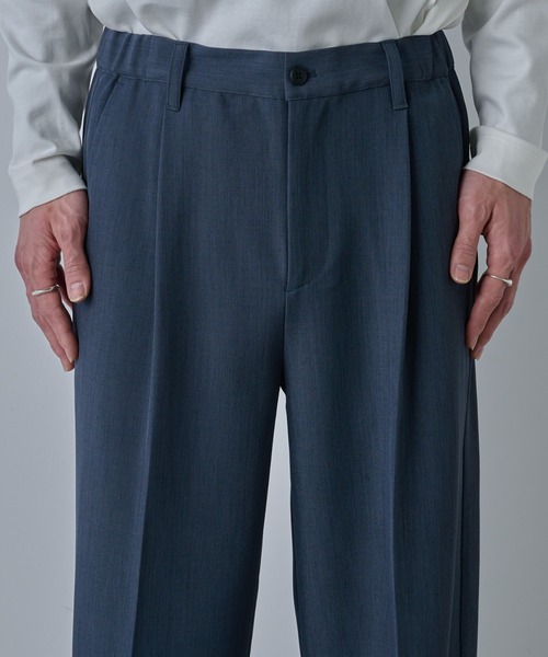 COLONY 2139（コロニートゥーワンスリーナイン）の「ドライスルーワイドスラックス（スラックス・メンズ・グレイッシュベージュ/ブラック/ネイビー/グレー・LARGE/MEDIUM）」の14枚目の写真