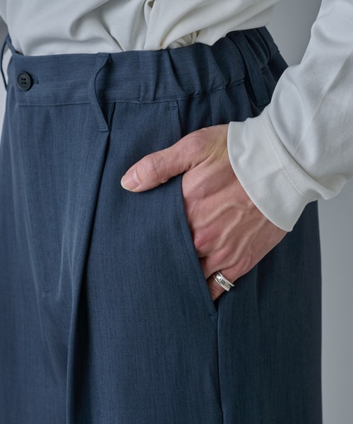 COLONY 2139（コロニートゥーワンスリーナイン）の「ドライスルーワイドスラックス（スラックス・メンズ・グレイッシュベージュ/ブラック/ネイビー/グレー・LARGE/MEDIUM）」の15枚目の写真