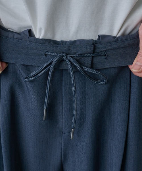 COLONY 2139（コロニートゥーワンスリーナイン）の「ドライスルーワイドスラックス（スラックス・メンズ・グレイッシュベージュ/ブラック/ネイビー/グレー・LARGE/MEDIUM）」の17枚目の写真