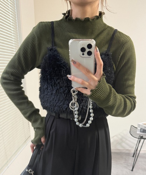 pika様オーダー品　ハンドメイド　メロウフリルスタイ　ハート柄アイレットニット ISOOK（アイスー）の「ハート刺繍メロウリブニット（chiica