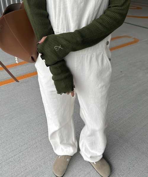 ISOOK（アイスー）の「ハート刺繍メロウリブニット（chiica original）/ メロー 刺繍ロゴ セーター タートルネック ハイネック 長袖 指穴 サムホール（ニット/セーター・レディース・グレー/カーキ・FREE）」の5枚目の写真