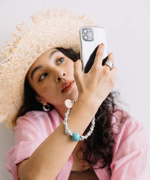 Beau're(ヴュレ)の「BEAURE ヴュレ カウレザー ナチュラスストーン モバイル ストラップ(スマホグッズ・レディース・グレイッシュベージュ/テラコッタ/シルバー/ブラック/ライトグレー・FREE)」の5枚目の写真
