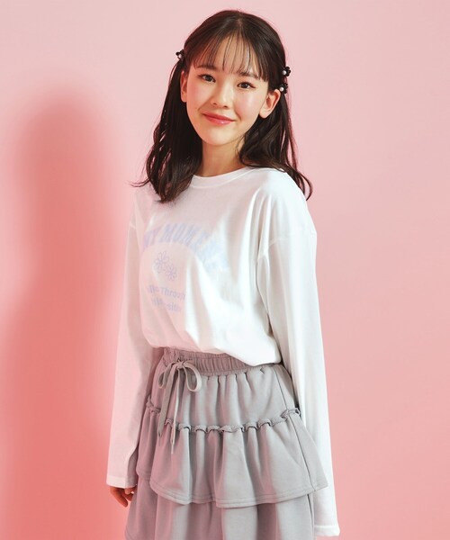 PINK-latte（ピンクラテ）の「カレッジフラワーロンT（Tシャツ/カットソー・キッズ・アイボリー/ライトパープル/グレー/ベビーピンク/ライトブルー・16/14/13/15 ）」の2枚目の写真
