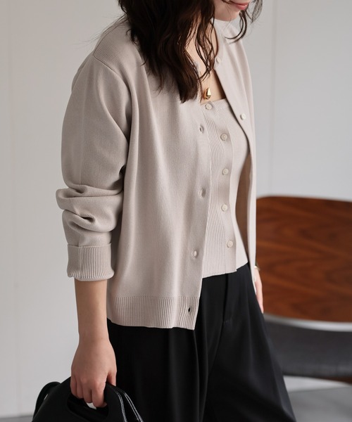 グレー