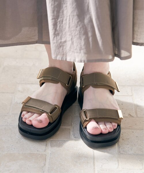 ikka(イッカ)の「【雑誌InRed6月号掲載】ベルクロスポーティーサンダル(サンダル・レディース・ブラック/オートミール・M/L)」の1枚目の写真