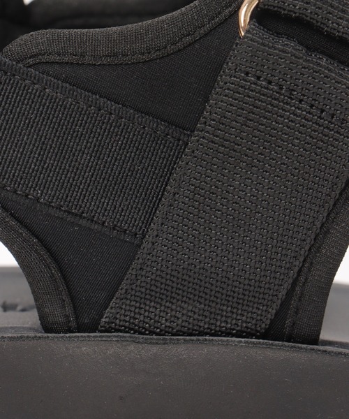 ikka(イッカ)の「【雑誌InRed6月号掲載】ベルクロスポーティーサンダル(サンダル・レディース・ブラック/オートミール・M/L)」の9枚目の写真