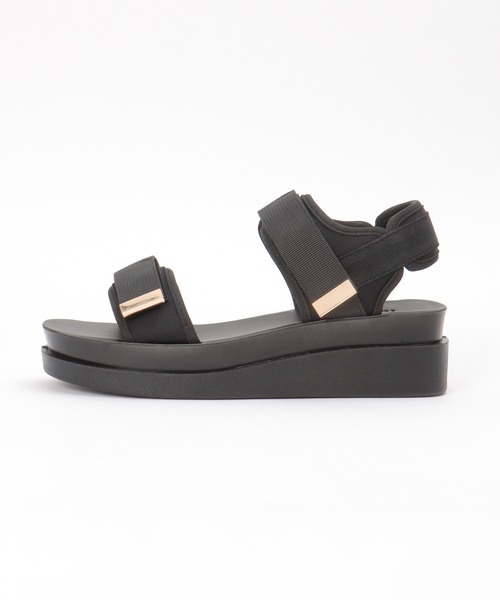 ikka(イッカ)の「【雑誌InRed6月号掲載】ベルクロスポーティーサンダル(サンダル・レディース・ブラック/オートミール・M/L)」の7枚目の写真