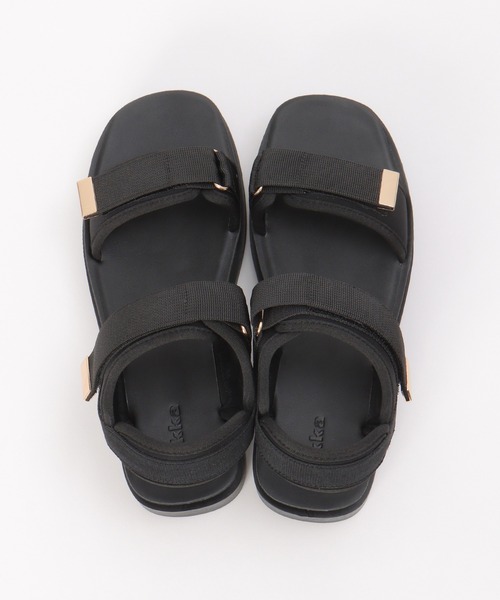 ikka(イッカ)の「【雑誌InRed6月号掲載】ベルクロスポーティーサンダル(サンダル・レディース・ブラック/オートミール・M/L)」の11枚目の写真