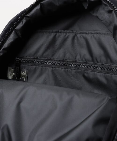 HUNTER（ハンター）の「ナイロン クラシック バックパック（バックパック/リュック・レディース・ブラック/ネイビー・ONE SIZE）」の5枚目の写真
