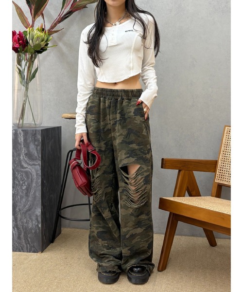 EVRIS（エヴリス）の「ハードダメージカモフラスウェットパンツ（スウェットパンツ・レディース・グレー/カーキ・FREE）」の5枚目の写真