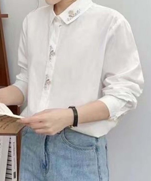 aimoha(アイモハ)の「刺繍入り襟デザインシャツ(シャツ/ブラウス・レディース・ホワイト系その他6/ホワイト系その他5/ホワイト系その他4/ホワイト系その他2/ホワイト系その他3/ホワイト系その他/ホワイト・FREE)」の3枚目の写真