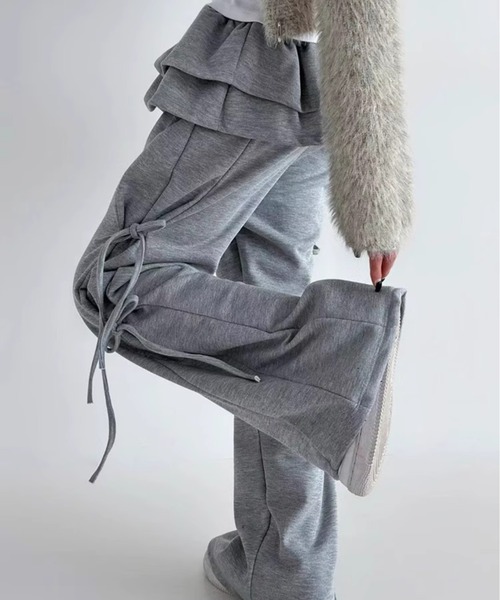 lilful（リルフル）の「サイドリボン ウエストフリル フェイクレイヤード ワイドスウェットパンツ（スウェットパンツ・レディース・グレー/アイボリー/ブラック/ブラウン/チャコール・F）」の4枚目の写真