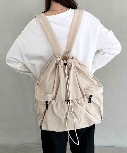 CLEA（クレア）の「ドローストリング大容量リュック（バックパック/リュック・レディース・ブルー/アイボリー/ブラック/カーキ/ピンク・FREE）」の2枚目の写真