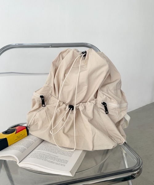 CLEA（クレア）の「ドローストリング大容量リュック（バックパック/リュック・レディース・ブルー/アイボリー/ブラック/カーキ/ピンク・FREE）」の9枚目の写真