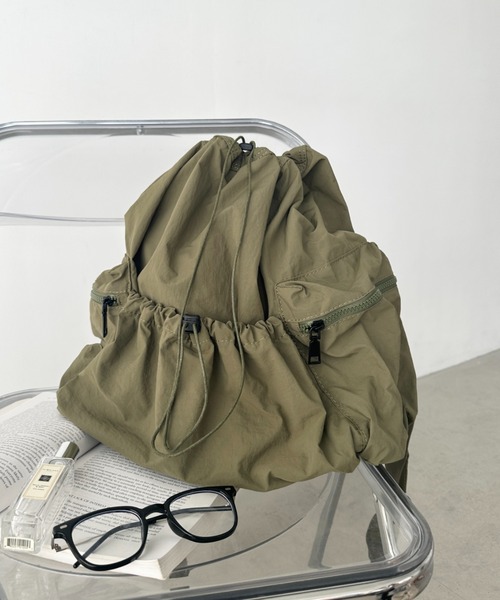 CLEA（クレア）の「ドローストリング大容量リュック（バックパック/リュック・レディース・ブルー/アイボリー/ブラック/カーキ/ピンク・FREE）」の18枚目の写真