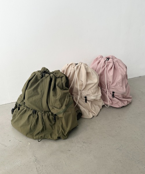 CLEA（クレア）の「ドローストリング大容量リュック（バックパック/リュック・レディース・ブルー/アイボリー/ブラック/カーキ/ピンク・FREE）」の7枚目の写真