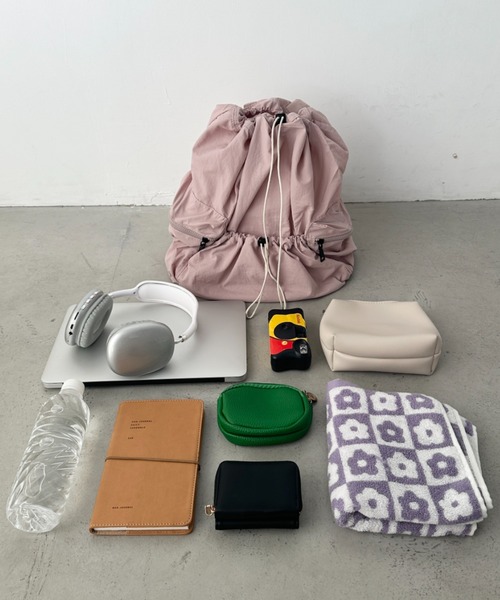 CLEA（クレア）の「ドローストリング大容量リュック（バックパック/リュック・レディース・ブルー/アイボリー/ブラック/カーキ/ピンク・FREE）」の6枚目の写真