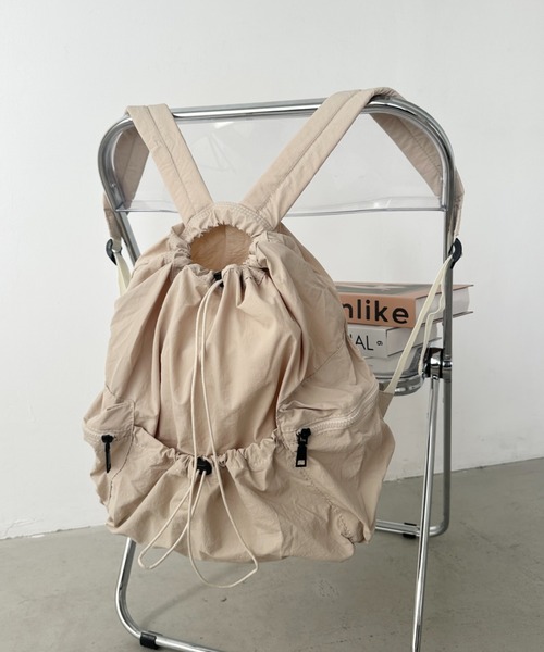 CLEA（クレア）の「ドローストリング大容量リュック（バックパック/リュック・レディース・ブルー/アイボリー/ブラック/カーキ/ピンク・FREE）」の10枚目の写真