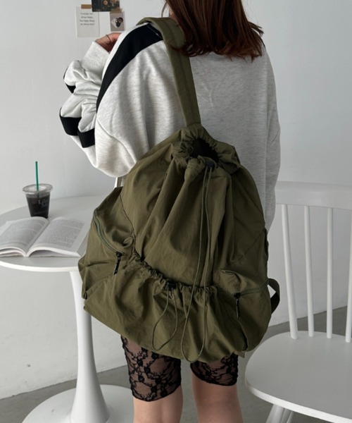 CLEA（クレア）の「ドローストリング大容量リュック（バックパック/リュック・レディース・ブルー/アイボリー/ブラック/カーキ/ピンク・FREE）」の14枚目の写真