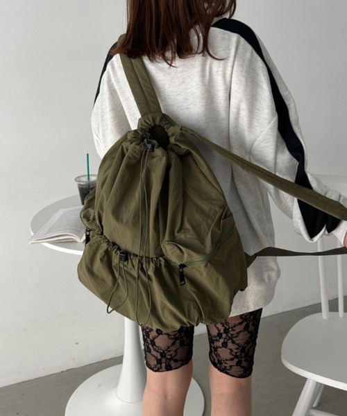 CLEA（クレア）の「ドローストリング大容量リュック（バックパック/リュック・レディース・ブルー/アイボリー/ブラック/カーキ/ピンク・FREE）」の15枚目の写真